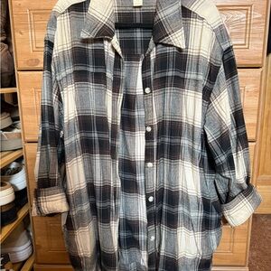 H&M Black and Cream Plaid Button Down Shirt